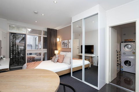 Former Dress Circle Nth Adelaide Apt With Aircon - Accommodation QLD 6