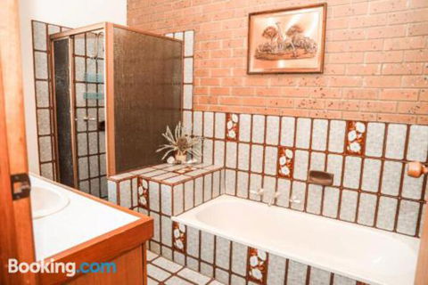 Banksia Beach House - Accommodation QLD 4