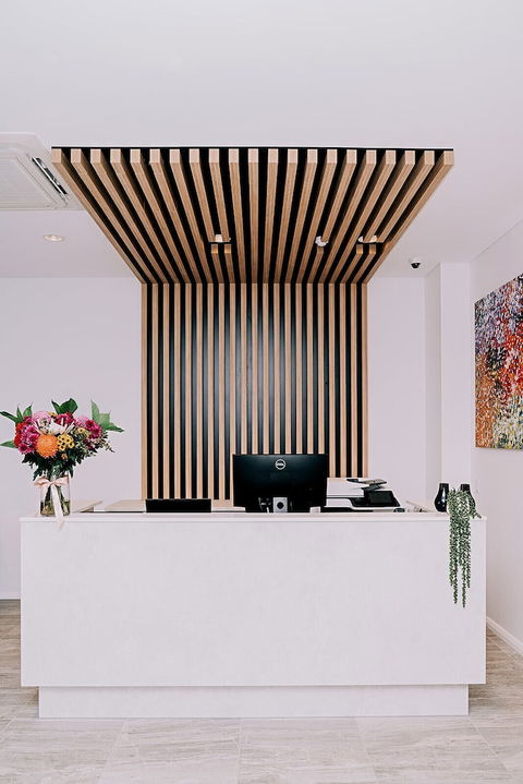 Tom's Court Hotel - Accommodation QLD 5