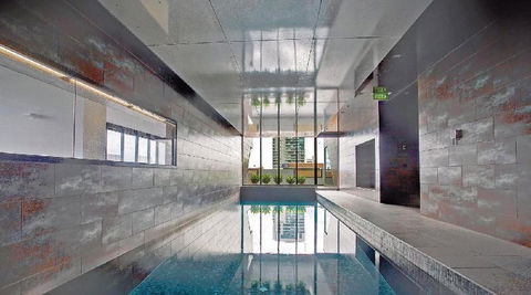 A Modern 2BR CBD Apt City Views FREE Parking - Accommodation QLD 4