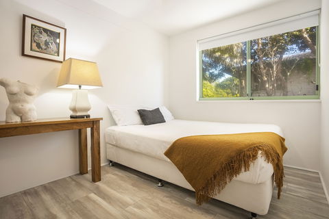 Apartment 2 Surfside - Accommodation QLD 3