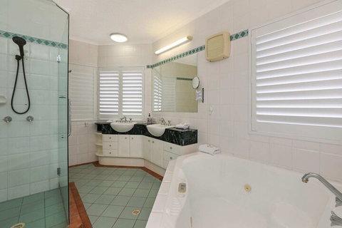 PRTFINO Ultimate Penthouse - Accommodation QLD 5