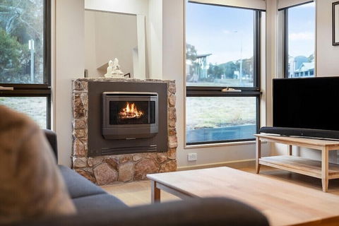 Black Out - Accommodation QLD 6
