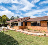 Hedge House- luxury space style location - Accommodation QLD