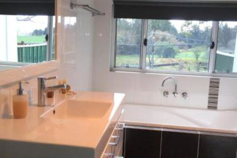 Old Schoolmasters Cottage On The Barrington River - Accommodation QLD 4