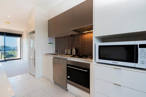 Stylish 3 Bedroom Condo - Accommodation QLD 4