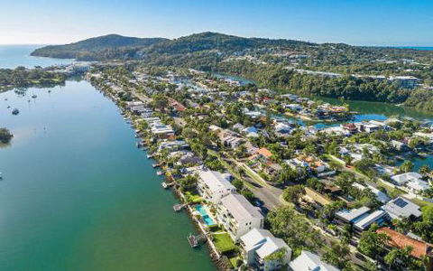 Apartment 5 Commodore - Accommodation QLD 4