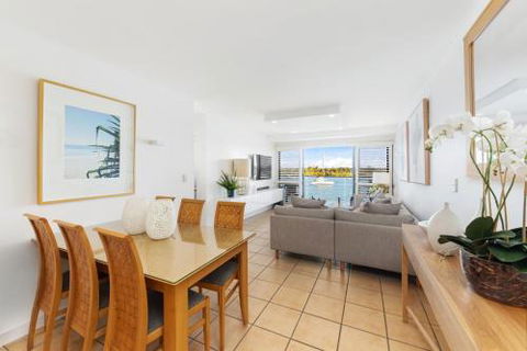 Apartment 5 Commodore - Accommodation QLD 3