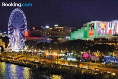 3br Stylish Apt CBD River & City Views SpaSaunaPoolWIFINetflix - Accommodation QLD 3