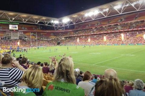 3br Stylish Apt CBD River & City Views SpaSaunaPoolWIFINetflix - Accommodation QLD 4