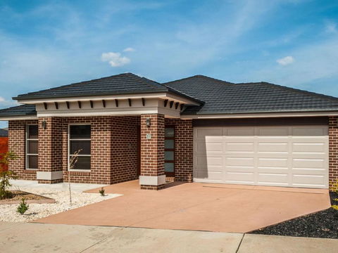 Valencia - Accommodation QLD 3