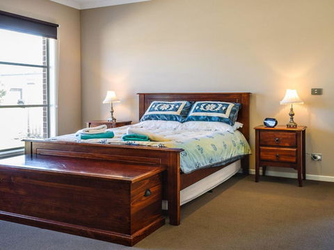 Valencia - Accommodation QLD 2