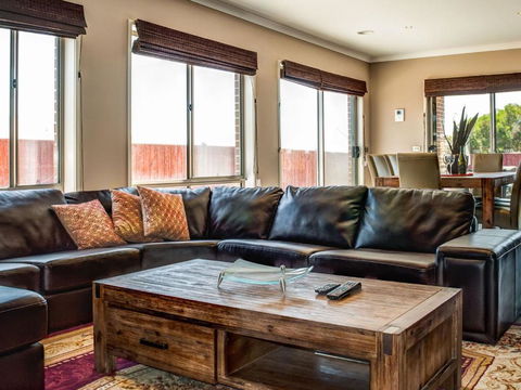 Valencia - Accommodation QLD 6