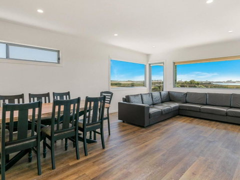 Swan Bay Lookout - Accommodation QLD 3