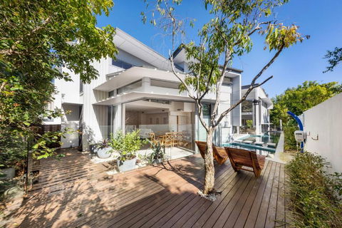 Ultimate Light & Space Noosa Heads - Accommodation QLD 5