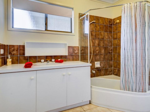 Cuttriss By The Beach - Accommodation QLD 4