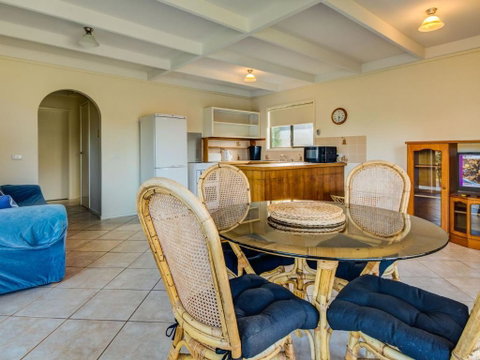 Cuttriss By The Beach - Accommodation QLD 5