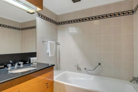 DREAM HARBOUR VIEW 2 BRM / GYM POOL & PARKING - Accommodation QLD 1