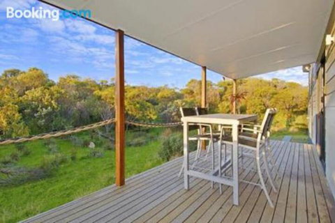 A One One Two At Island Beach - Accommodation QLD 4