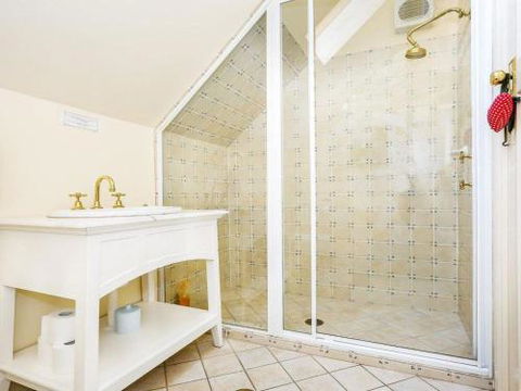 LAVENDER COTTAGE Alpine Southern Highlands 4pm Check Out Sundays - Accommodation QLD 1