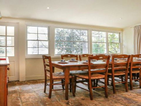 LAVENDER COTTAGE Alpine Southern Highlands 4pm Check Out Sundays - Accommodation QLD 4