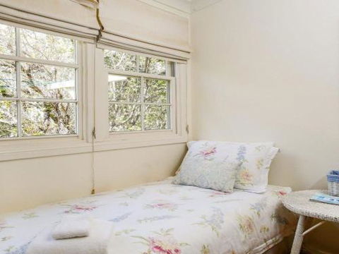 LAVENDER COTTAGE Alpine Southern Highlands 4pm Check Out Sundays - Accommodation QLD 2