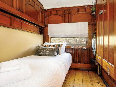 THE ANGAS CARRIAGE Alpine Southern Highlands 4pm Check Out On Sundays - Accommodation QLD 4