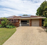 Freshly Renovated Dog Friendly House Walking Distance to Waterfront - Accommodation QLD