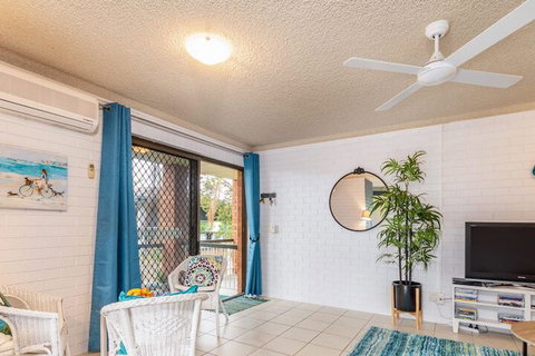 Air Conditioned Unit Stones Throw To The Waterfront - Accommodation QLD 3