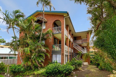Air Conditioned Unit Stones Throw To The Waterfront - Accommodation QLD 1