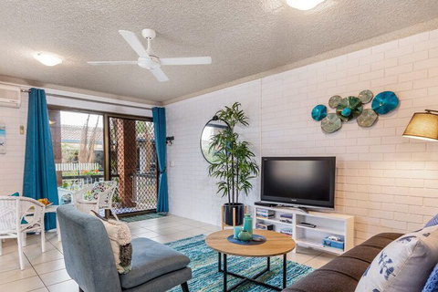 Air Conditioned Unit Stones Throw To The Waterfront - Accommodation QLD 6