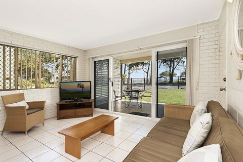 Ground Floor Air Conditioned Fabulous Waterviews Overlooking Pumicestone Passage - Accommodation QLD 3