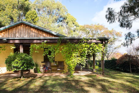 Italian Hill Garden Villa - Accommodation QLD 1