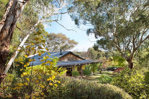 Italian Hill Garden Villa - Accommodation QLD 2