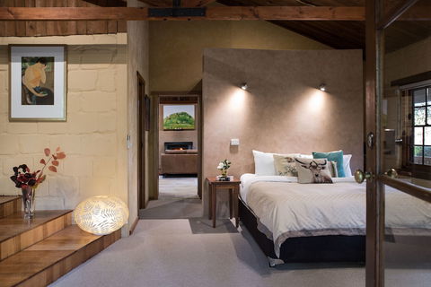 Italian Hill Garden Villa - Accommodation QLD 5