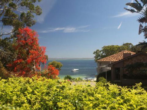 Dutchies Vista 1 / 45 Christmas Bush Ave Ground Floor Duplex With Stunning Water Views - Accommodation QLD 0
