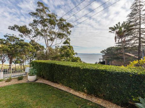 Dutchies Vista 1 / 45 Christmas Bush Ave Ground Floor Duplex With Stunning Water Views - Accommodation QLD 1