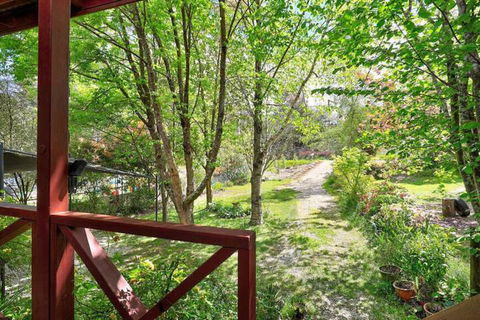 Mountain Den - Accommodation QLD 5