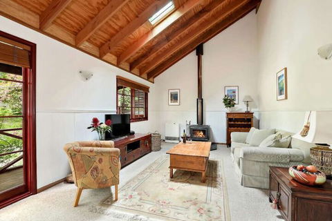 Mountain Den - Accommodation QLD 2