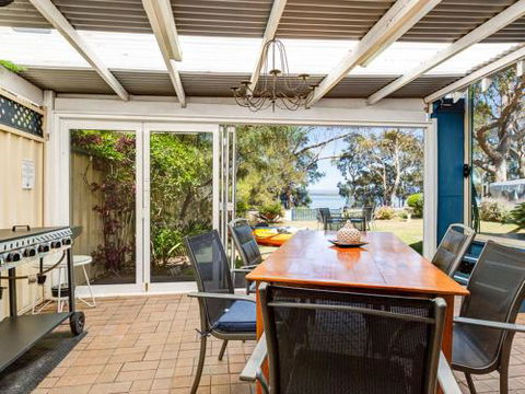 SORRENTO LAKESIDE Sanctuary Point 4pm Check Out Sundays - Accommodation QLD 2