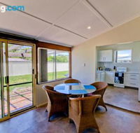 Cottage on River - Accommodation QLD