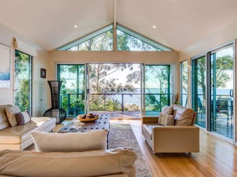 Aqua Pure At Hyams Beach 4pm Check Out Sundays - Accommodation QLD 0