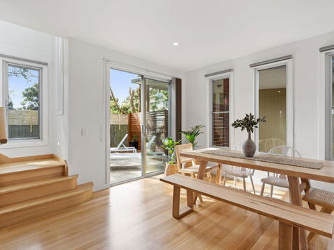 NORMANBY Coastal FREE WIFI & NETFLIX - Accommodation QLD 1