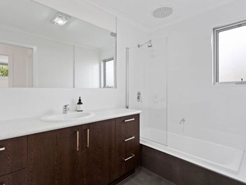 NORMANBY Coastal FREE WIFI & NETFLIX - Accommodation QLD 6