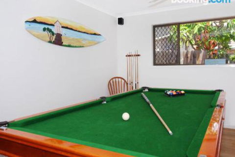 Schirrmann 56 Four Bedroom Home On Canal With Pool Pontoon Aircon & WiFi! - Accommodation QLD 6