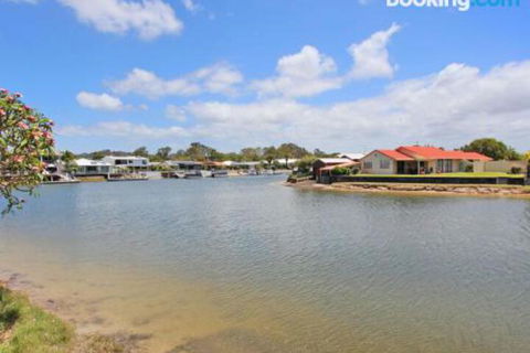Schirrmann 56 Four Bedroom Home On Canal With Pool Pontoon Aircon & WiFi! - Accommodation QLD 3