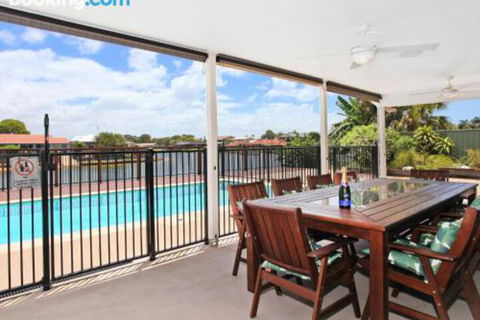 Schirrmann 56 Four Bedroom Home On Canal With Pool Pontoon Aircon & WiFi! - Accommodation QLD 1