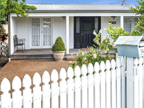 VINCES LANDING OLD EROWAL BAY 4pm Check Out Sundays - Accommodation QLD 3