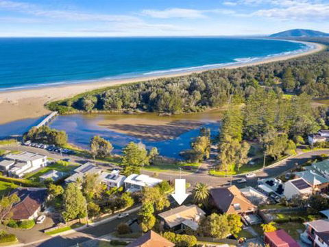 BOMBORA Gerroa 4pm Check Out Sundays - Accommodation QLD 0