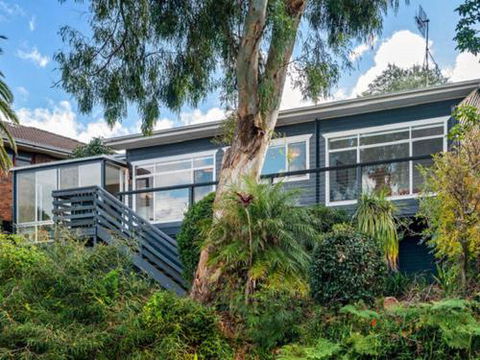 BOMBORA Gerroa 4pm Check Out Sundays - Accommodation QLD 5